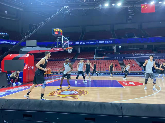  深圳马可波罗失误连连，不敌山东高速男篮