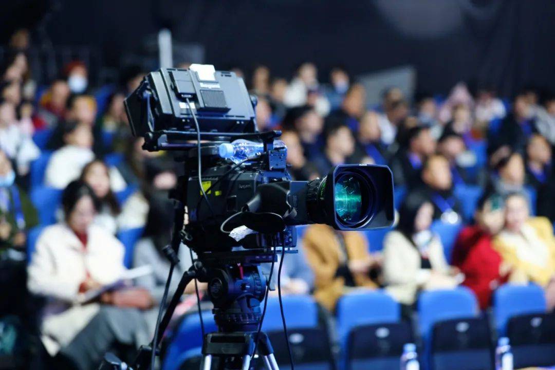  虚拟主播跨界参赛，创新模式引发热议