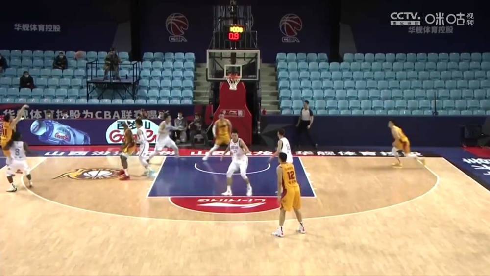  弗里茨发球时速破纪录震撼全场观众