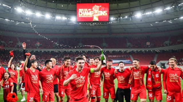  中超收官之战，上海海港逆袭夺冠