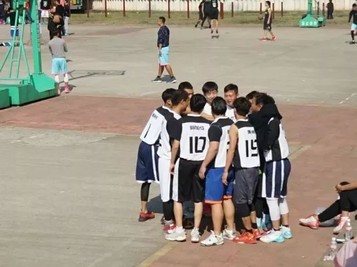  CBA季后赛烽火重燃，八强队伍蓄势待发