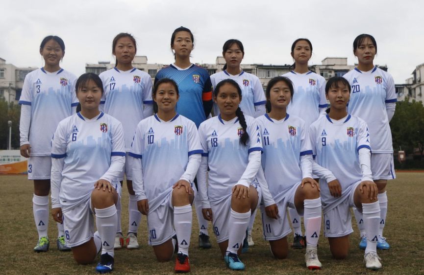  女篮姑娘们勇夺联赛冠军创佳绩