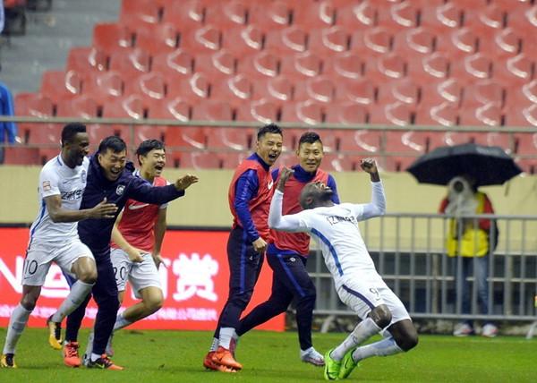  曼联年轻阵容遇挫，客场不敌传统劲旅  