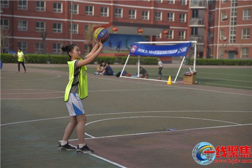 篮球技巧挑战赛，花式运球展现个人风采