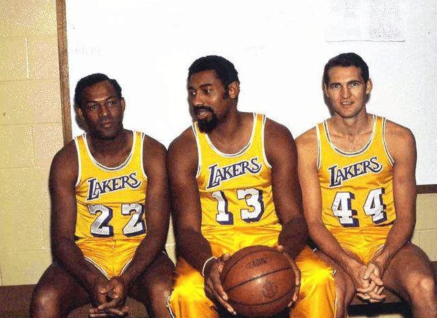  布克砍下四十分太阳炙烤湖人防线