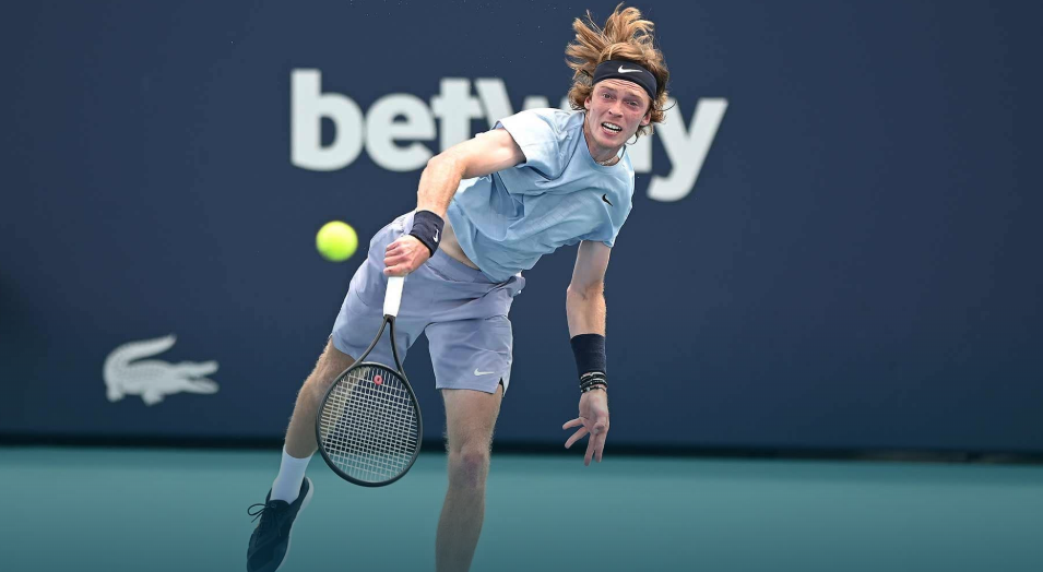  卢布列夫马德里大师赛强势登顶