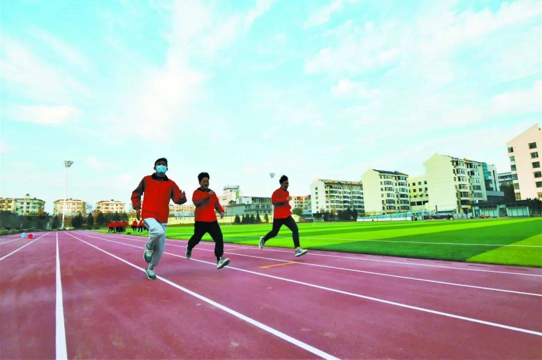  网球主题公园开园，多功能场地满足全民需求