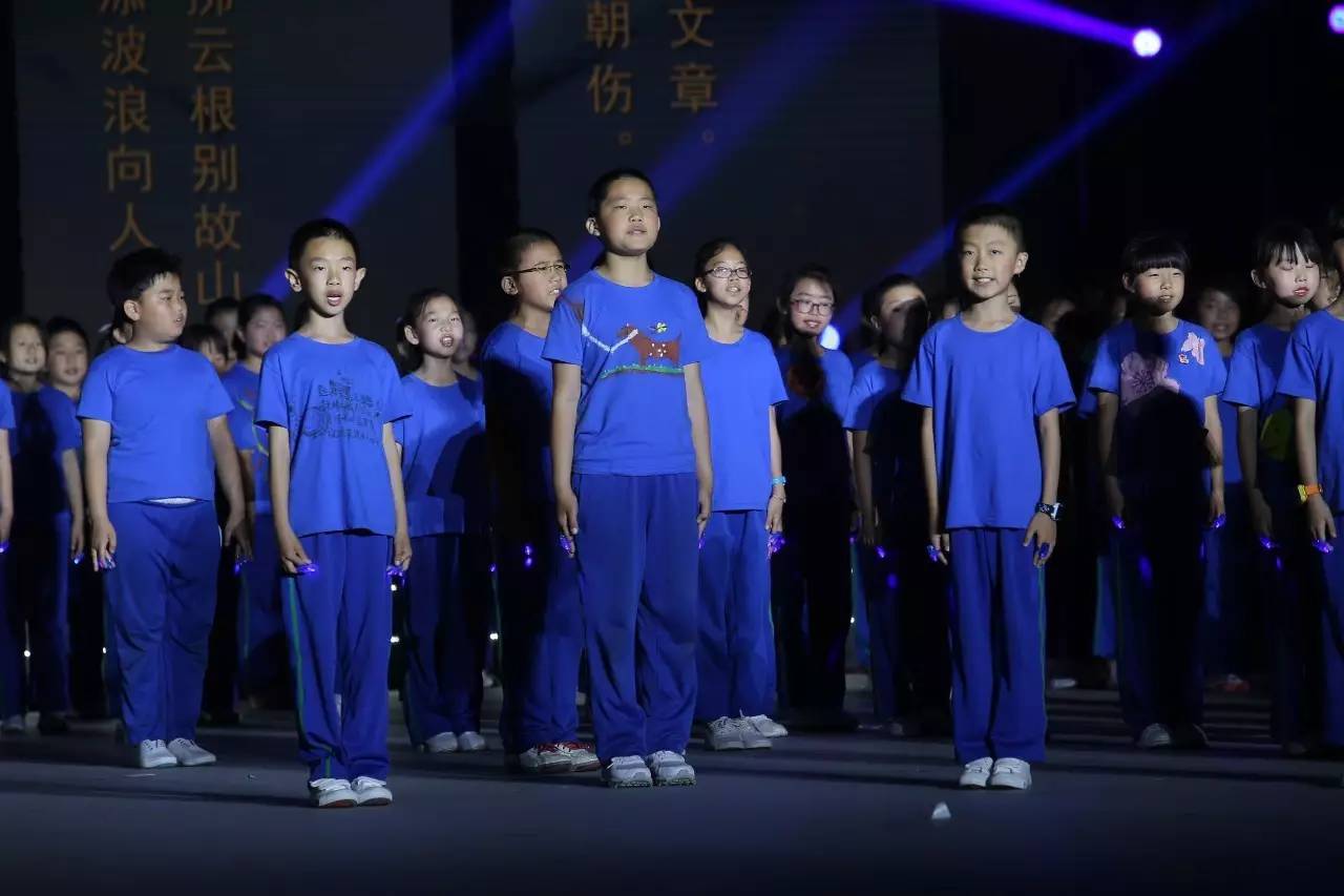  网前截击再现经典，复古打法惊艳观众