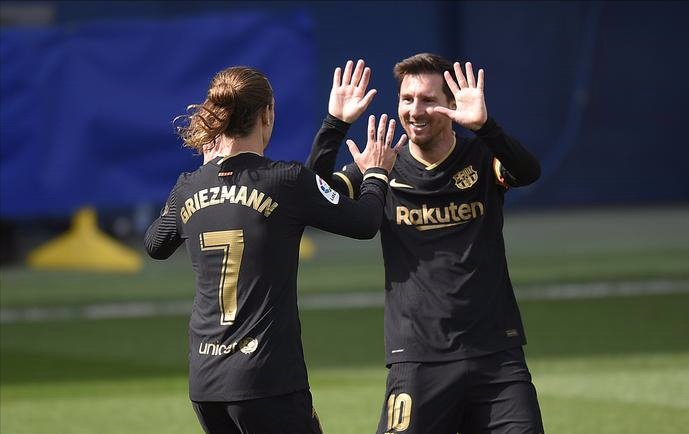  乌拉圭锋霸苏亚雷斯西甲梅开二度