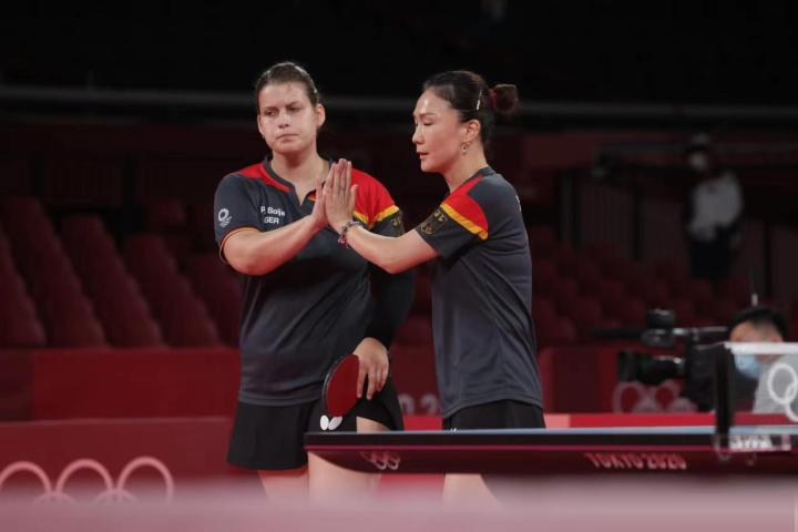  鲍里妮化解赛点逆转晋级次轮