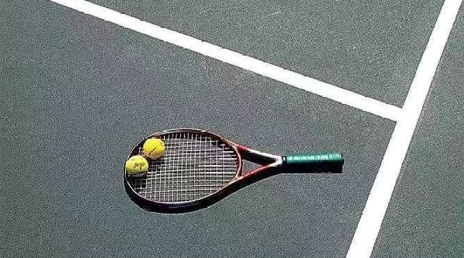  老年网球爱好者增多，养生打法注重节奏控制