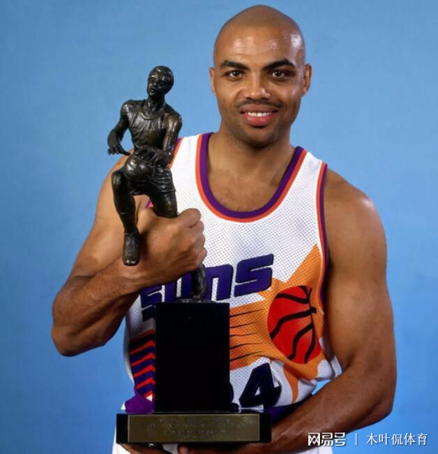  篮球评论员犀利点评，深度解读比赛走向