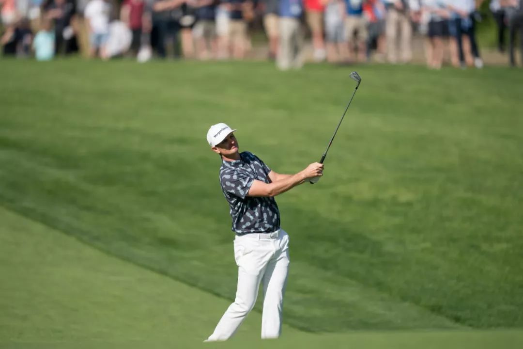  隆德罗草地滑步，女王杯半决赛惊艳全场观众