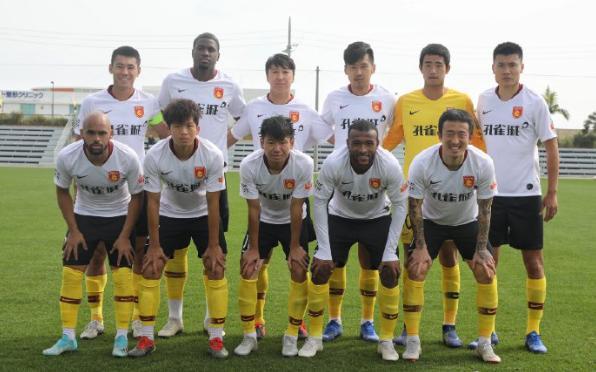  网坛新星闪耀赛场，青春风暴席卷大满贯