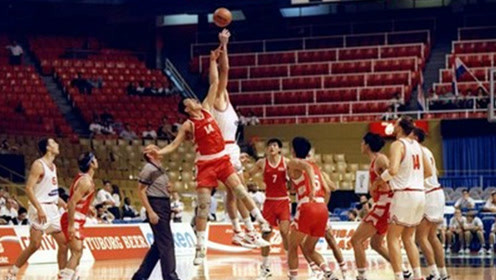  篮坛新星闪耀赛场展非凡实力