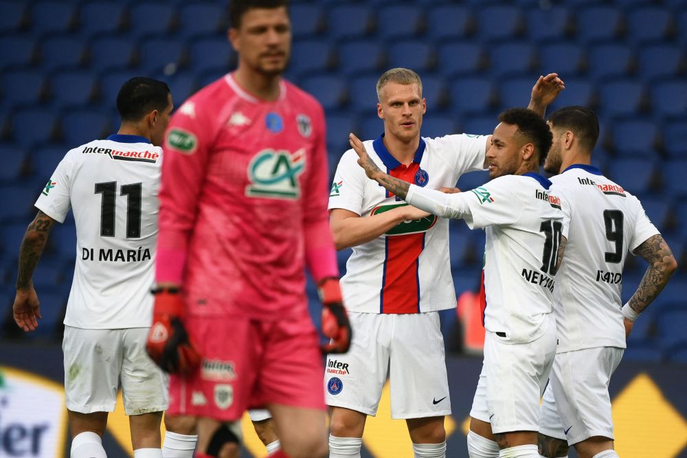  法国杯决赛，巴黎圣日耳曼轻松捧杯