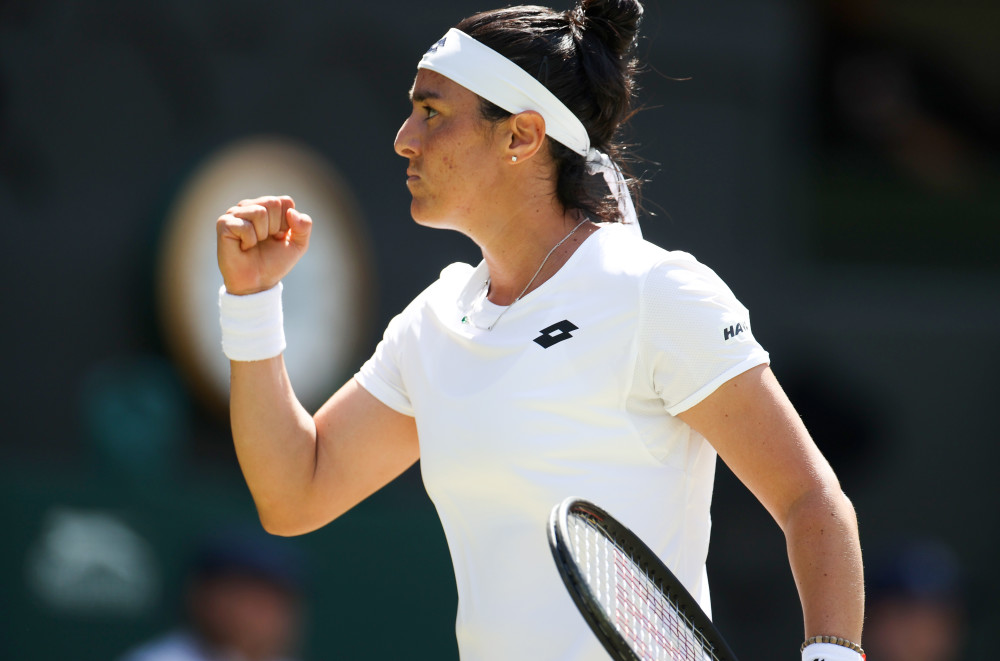  莱巴金娜温网夺冠书写新传奇