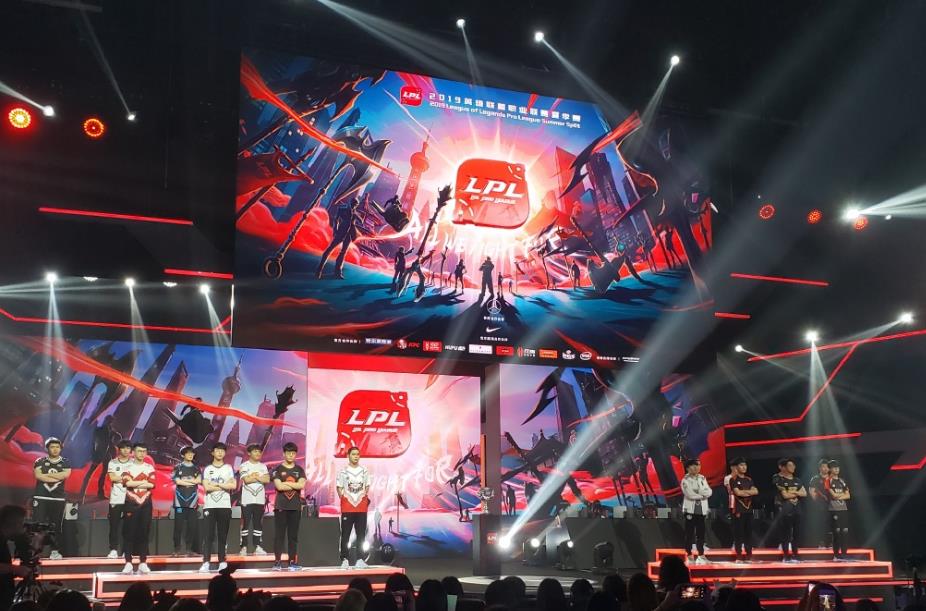  老牌强队强势回归，电竞豪门重夺桂冠