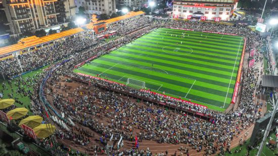  足球公益项目下乡，留守儿童圆梦球场  