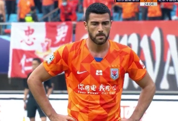  莱巴金娜发球上网战术制霸赛场