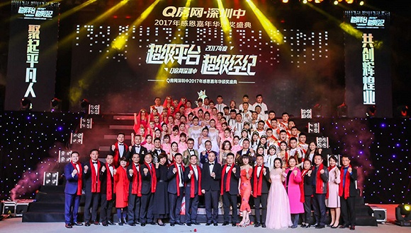  篮球年度颁奖盛典，表彰杰出贡献者