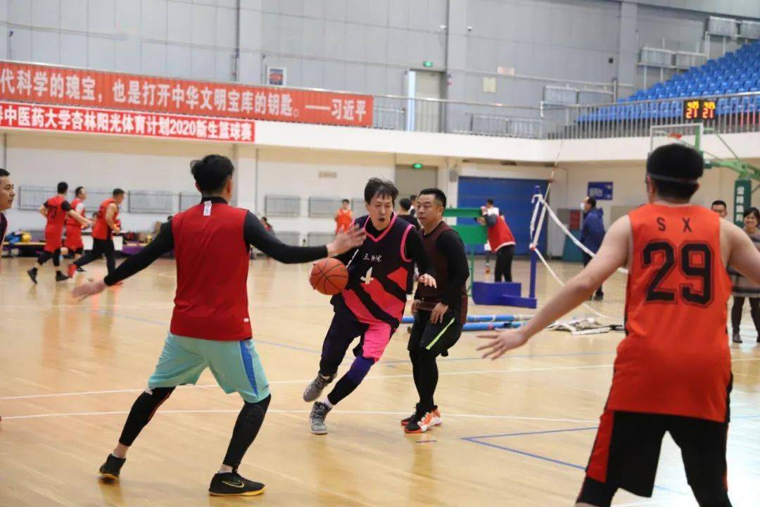  篮球友谊赛促进交流，跨国对决增进友谊