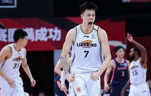  辽宁男篮加时险胜广东斩获三连冠