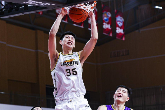  内线巨无霸统治禁区彰显绝对实力